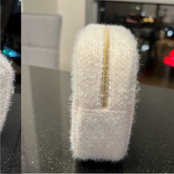 CHANEL 2024 Holiday Cosmetics Bag - Picture 5 of 8